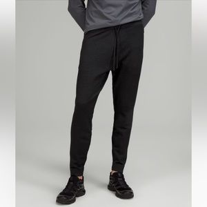 Lululemon Men’s “Engineered Warmth” Jogger (M)